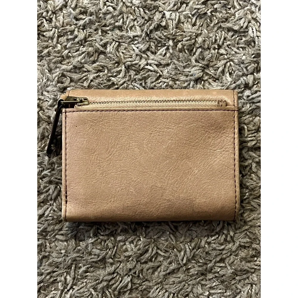 Fossil Women's Trifold Wallet Tan Leather Snap Closure Very Good‎ Condition!